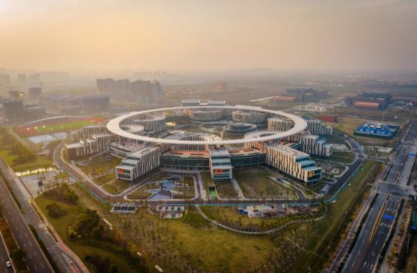 Орчин үеийн кампус